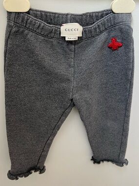Gucci Kids Gray Leggings with Red Bee Patch